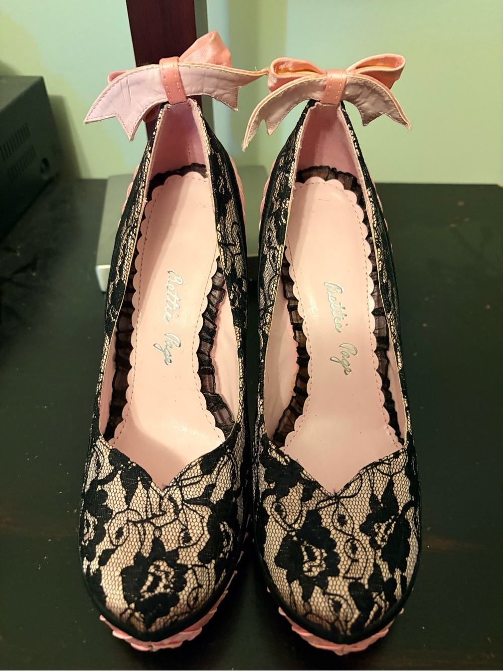 Bettie Page Pink and Black Lace Platform Heels with Bow - Picture 2 of 5